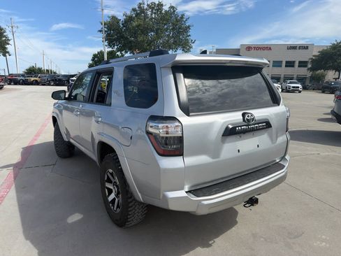 Used 2018 Toyota 4Runner TRD Off-Road AWD/4WD image 3