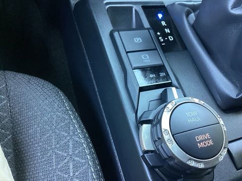 Used 2025 Toyota 4Runner SR5 AWD/4WD image 19
