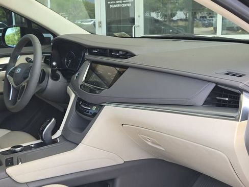 Used 2022 Cadillac XT5 Premium Luxury FWD image 30