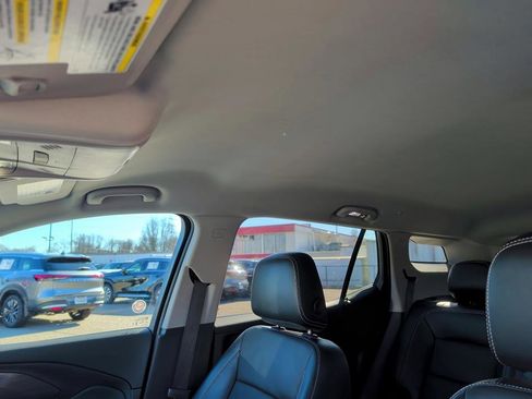 Used 2024 GMC Terrain SLT image 27