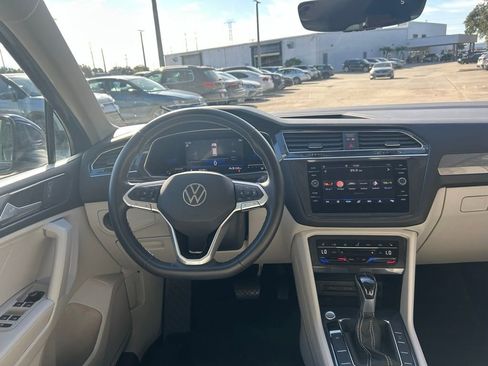 Used 2023 Volkswagen Tiguan SE image 8
