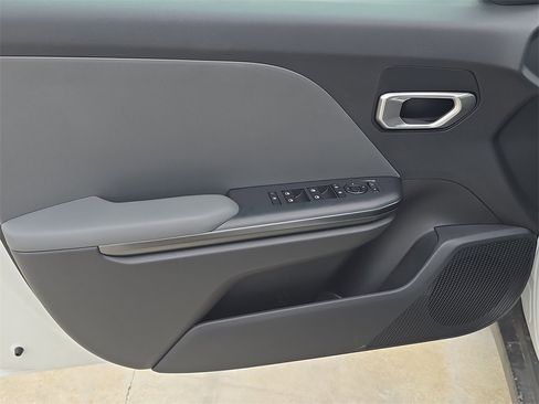 New 2025 Kia K4 LXS image 19