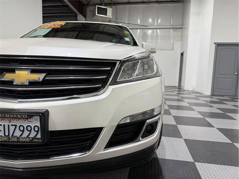 Used 2014 Chevrolet Traverse LT image 9