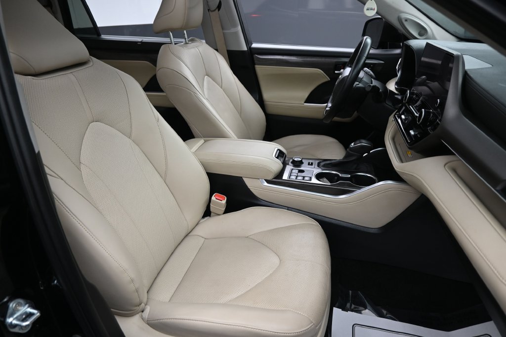 Used 2024 Toyota Highlander Limited AWD/4WD image 20