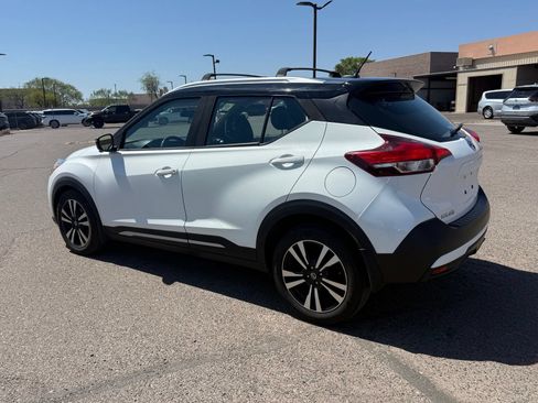 Used 2018 Nissan Kicks SR w/ Premium Package FWD image 7