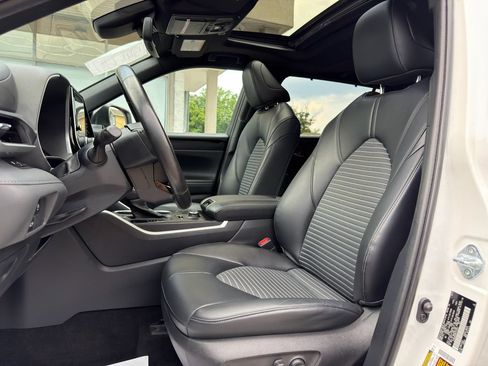 Used 2023 Toyota Highlander XSE AWD/4WD image 19