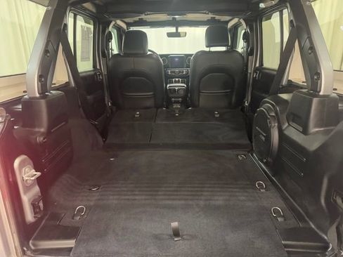 Used 2018 Jeep Wrangler Unlimited Sahara AWD/4WD image 34
