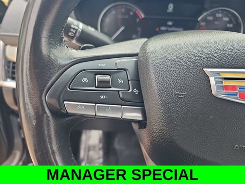 Used 2023 Cadillac XT4 Premium Luxury FWD image 17