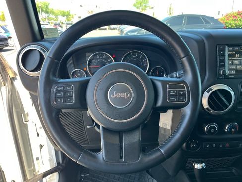 Used 2017 Jeep Wrangler Unlimited Rubicon w/ Cold Weather Group AWD/4WD image 18
