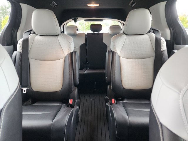 Used 2026 Toyota Sienna XSE AWD/4WD image 14