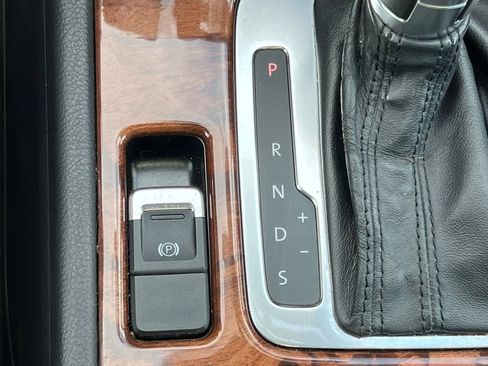 Used 2012 Volkswagen Touareg TDI AWD/4WD image 27