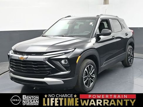 Used 2025 Chevrolet TrailBlazer LT AWD/4WD image 1