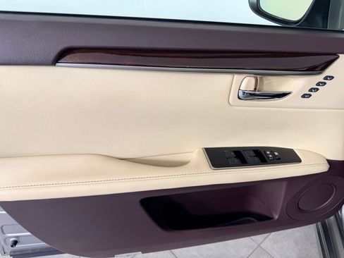 Used 2018 Lexus ES 350 w/ Luxury Package w/Wood Trim FWD image 11