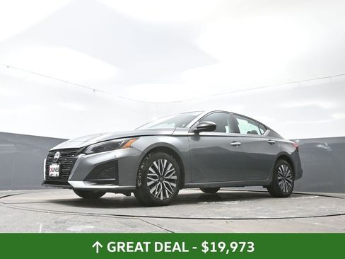 Used 2024 Nissan Altima 2.5 SV image 54