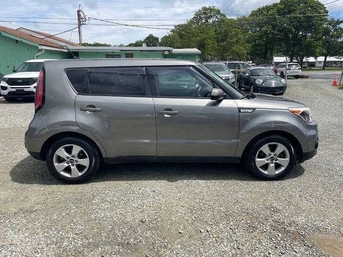 Used 2017 Kia Soul FWD image 9