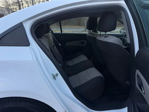 Used 2013 Chevrolet Cruze LS image 24