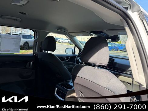 New 2026 Kia Carnival LX FWD image 15