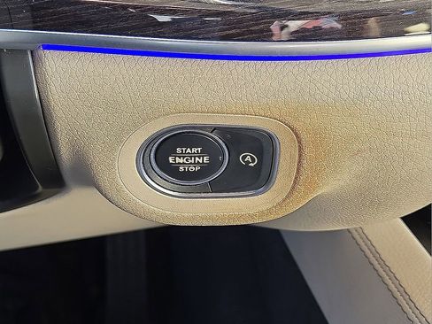 Used 2020 Mercedes-Benz GLE 350 4MATIC w/ Premium Package image 32