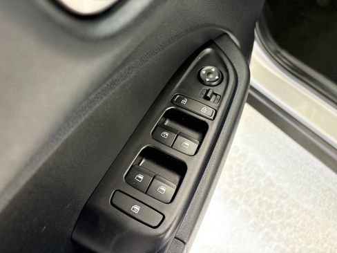 Used 2024 Hyundai Venue SEL FWD image 28