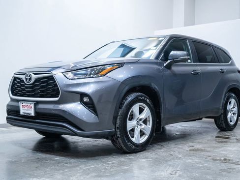 Certified 2024 Toyota Highlander LE image 3