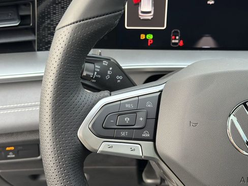 New 2026 Volkswagen Tiguan SE R-Line FWD image 25