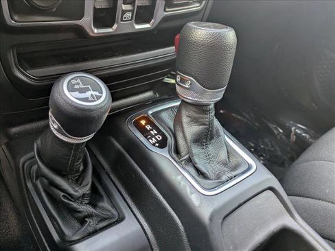 Used 2021 Jeep Gladiator Sport image 13