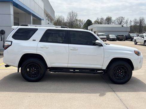 Used 2022 Toyota 4Runner SR5 Premium w/ Moonroof Package image 2