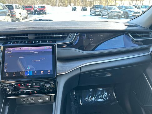 Used 2023 Jeep Grand Cherokee 4WD 4xe w/ Luxury Tech Group II image 36