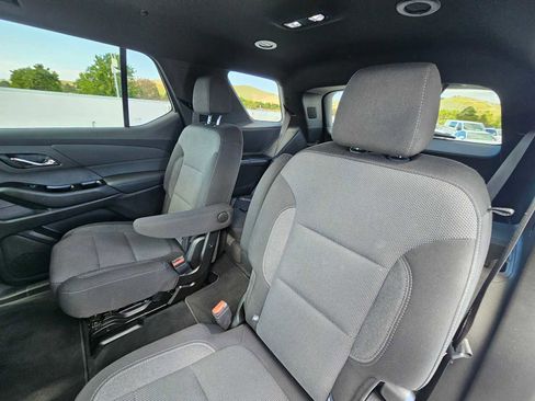 Used 2023 Chevrolet Traverse LT FWD image 18