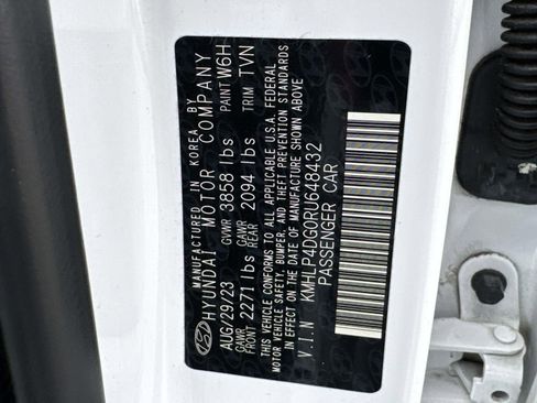 Used 2024 Hyundai Elantra Limited image 31