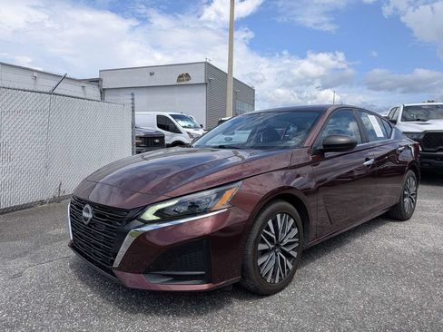 Used 2025 Nissan Altima 2.5 SV FWD image 7