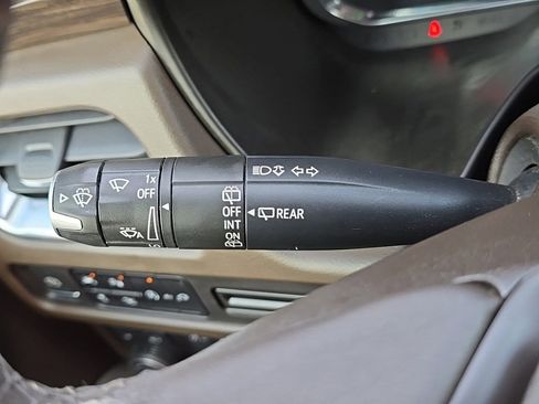 Used 2022 Chevrolet Suburban LT w/ Luxury Package image 23