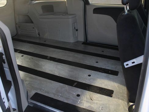 Used 2015 RAM C/V Tradesman image 5