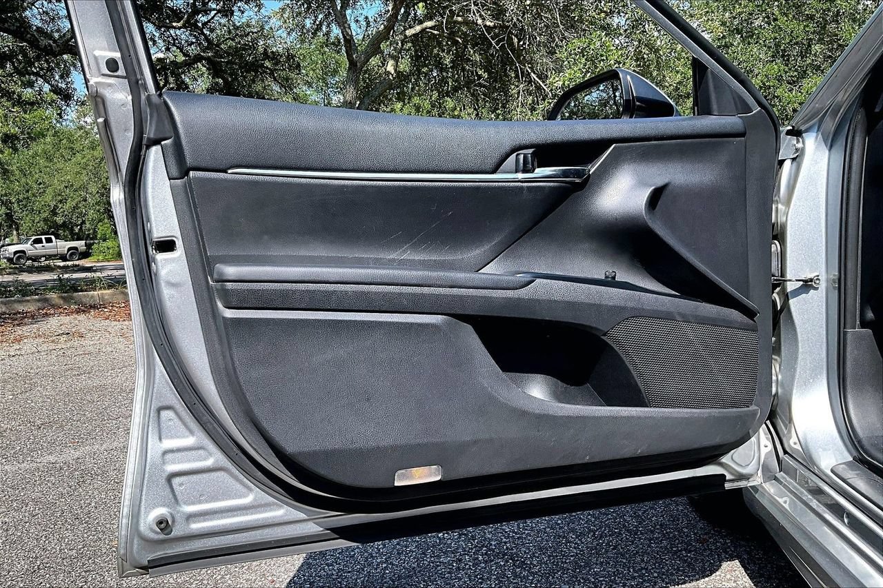 Used 2019 Toyota Camry SE FWD image 17