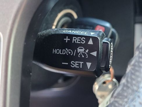 Used 2018 Toyota Tacoma SR5 AWD/4WD image 13