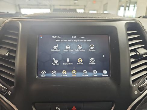 Used 2020 Jeep Cherokee Latitude Plus AWD/4WD image 26