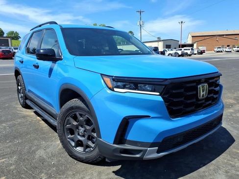 Used 2024 Honda Pilot TrailSport image 7
