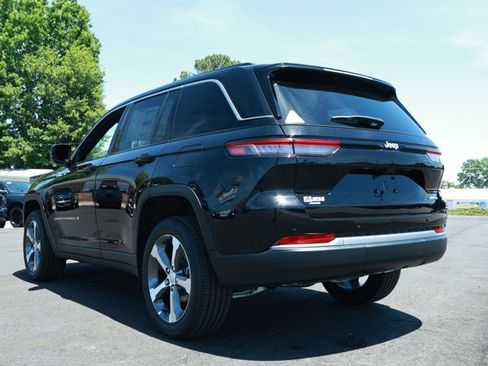 New 2026 Jeep Grand Cherokee Limited RWD image 8