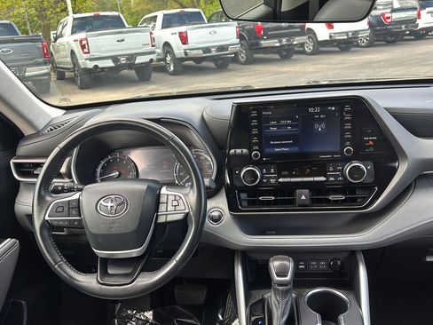 Used 2022 Toyota Highlander XLE AWD/4WD image 13