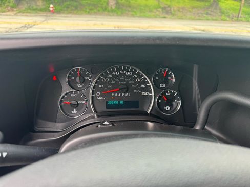 Used 2018 GMC Savana 2500 RWD image 14
