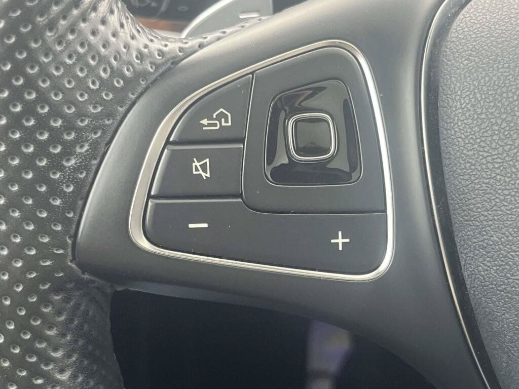 Used 2018 Mercedes-Benz E 400 4MATIC Sedan image 31