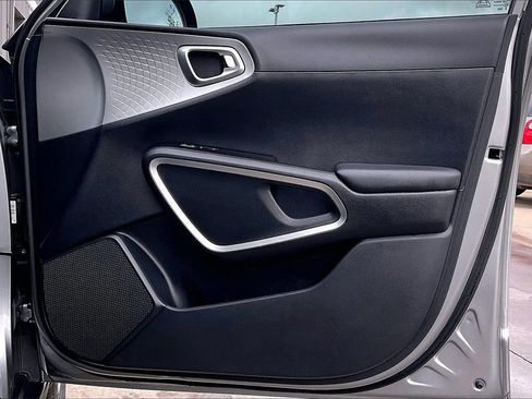 Certified 2022 Kia Soul LX w/ Technology Package image 23