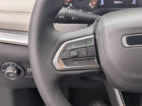 Used 2025 Jeep Compass Limited AWD/4WD image 29