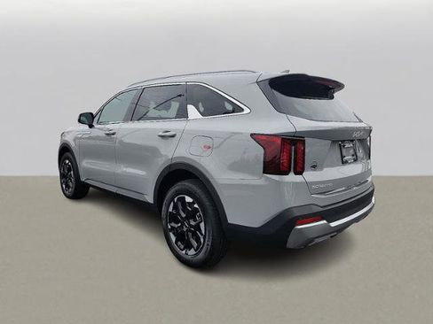 New 2025 Kia Sorento S image 3