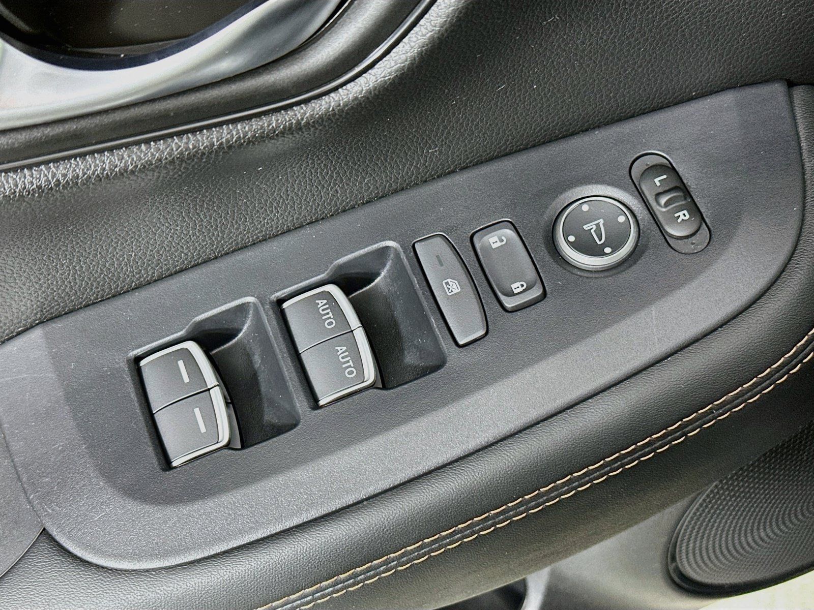 Used 2025 Honda HR-V Sport image 17