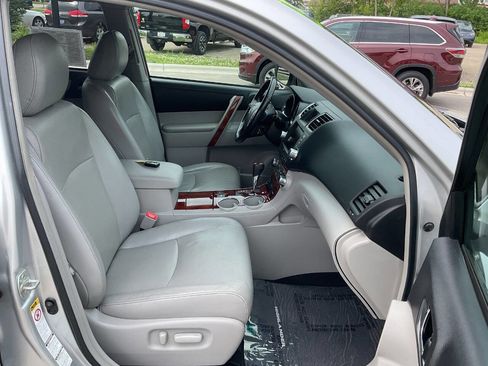 Used 2012 Toyota Highlander Limited w/ Tow Pkg AWD/4WD image 39