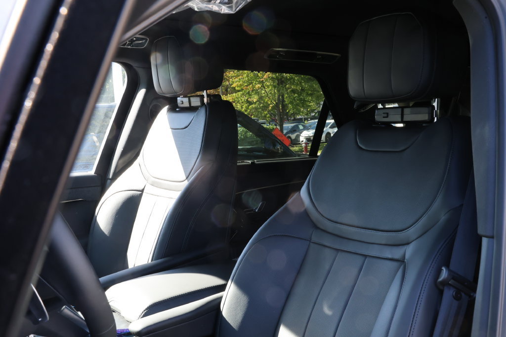 New 2026 Land Rover Range Rover Sport SE AWD/4WD image 9