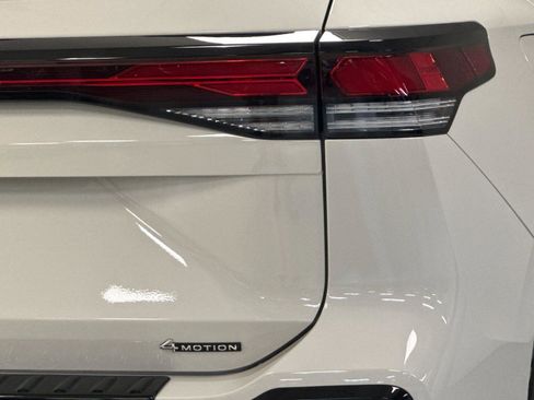 New 2026 Volkswagen Tiguan SE R-Line AWD/4WD image 25
