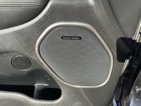 Used 2018 Jeep Grand Cherokee Overland AWD/4WD image 16