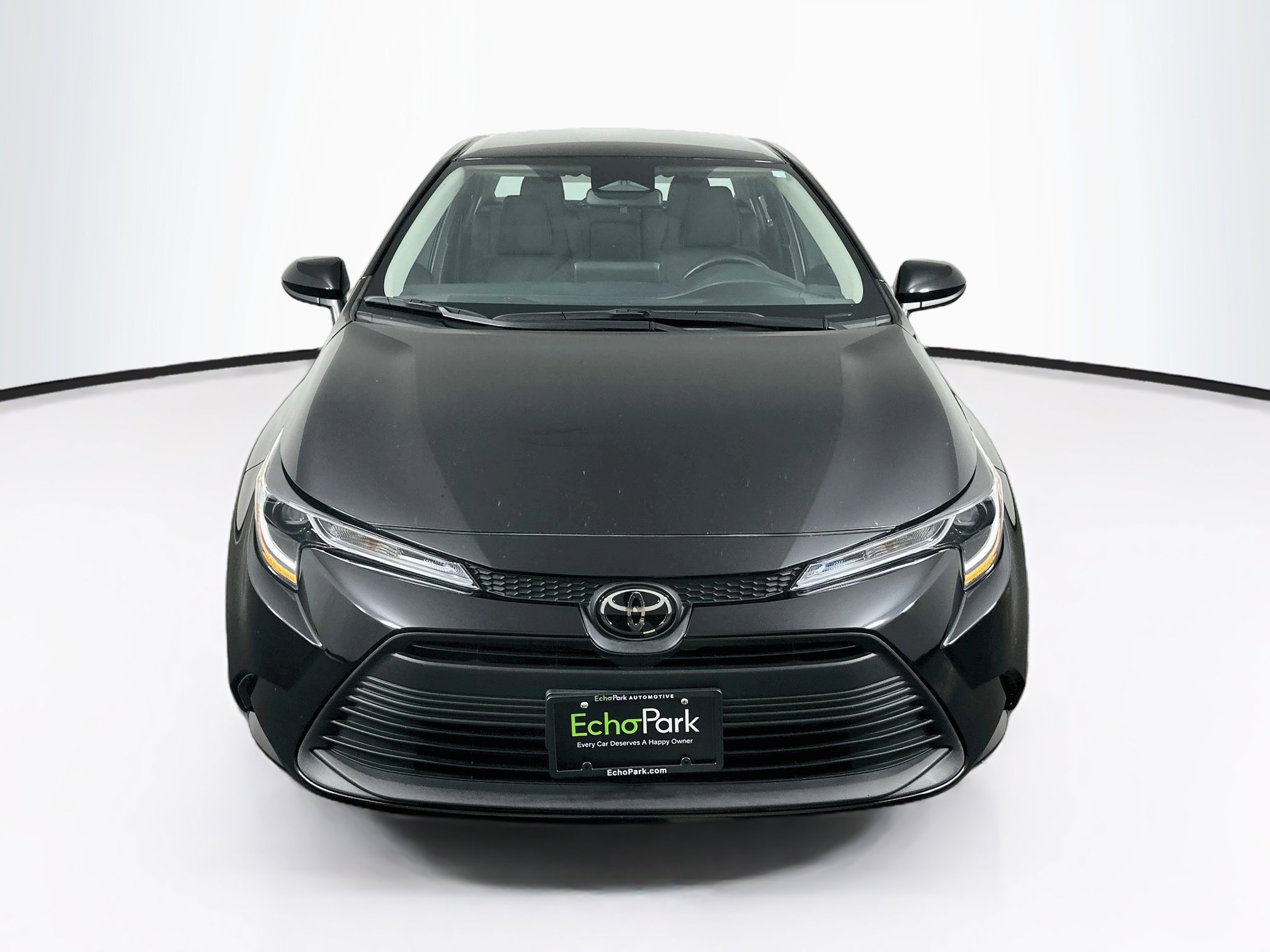 Used 2025 Toyota Corolla LE FWD image 2